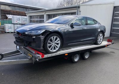 Tesla Komplettlackierung 2